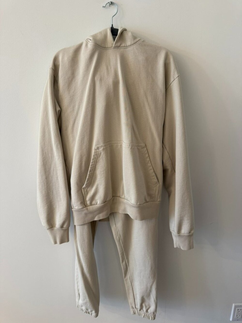 Talentless Sweatsuit in Bone Size S (Hoodie + Pants)